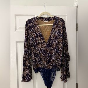Free People Ditsy Floral V Neck Long Bell
Ruffle Sleeve Bodysuit Navy Small